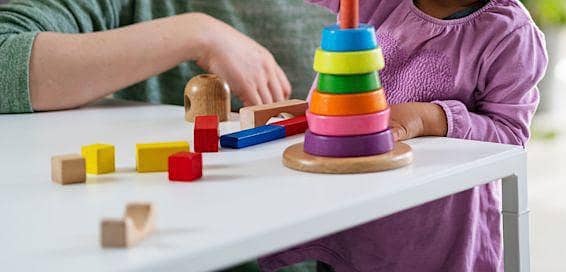 Bacha Sambhalney ke liye maid ki need hai.