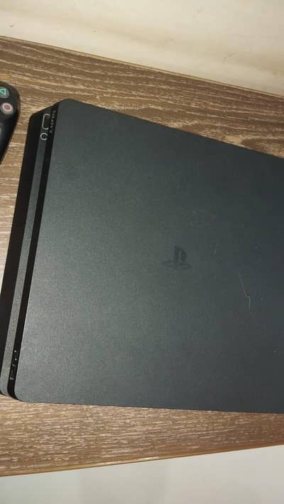 PS4 Slim 500GB – Excellent Condition