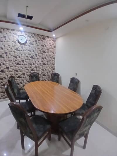 Dining table/8 chairs
