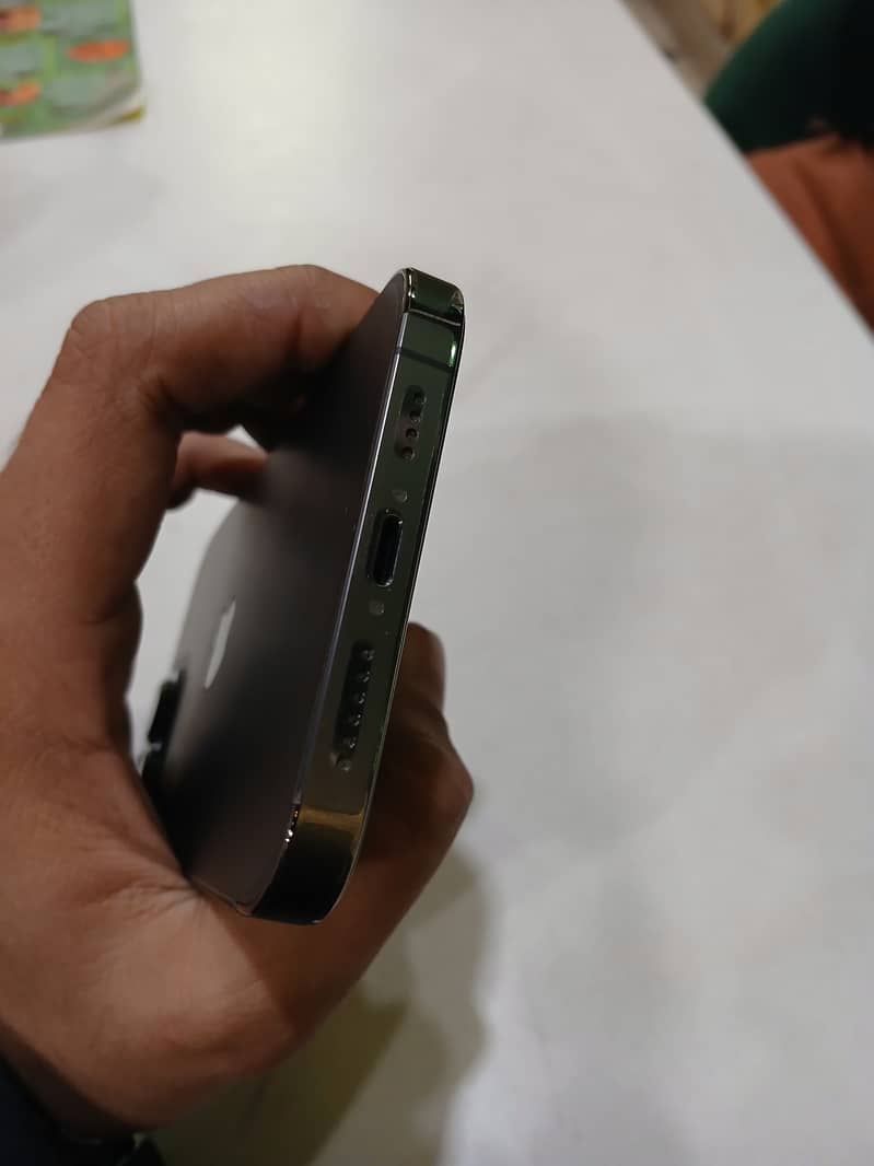 iPhone 13 Pro Max 4
