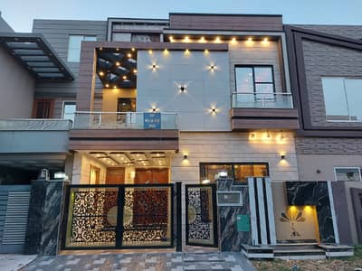 5 MARLA BRAND NEW FULL HOUSE FOR RENT