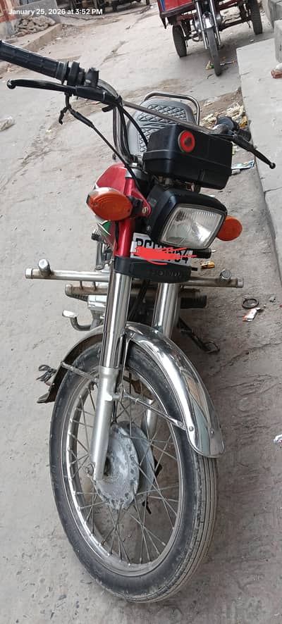 total genuine ha bike Baki condition thori ruff ho Gai ha khari bike k