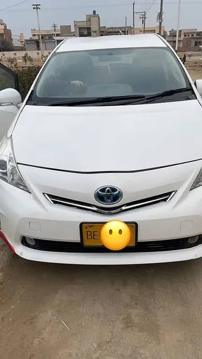 Toyota Prius Alpha 2012