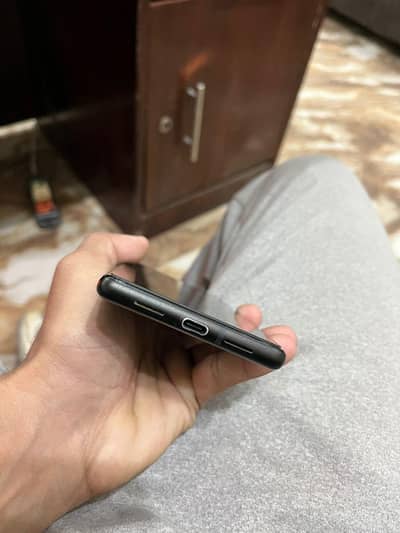 10/10 condition no scratches 128 gb urgent sale