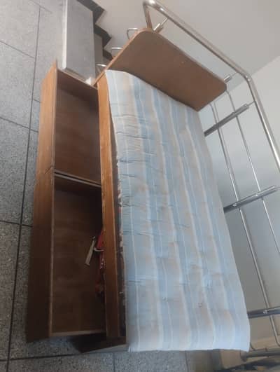 Single bed with drawers