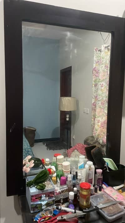 Dressing table with 3 drawers and mirror