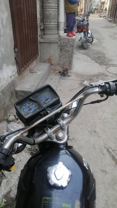 AoA Pick and Drop Kisi bhai na school office ghr k kam k liye