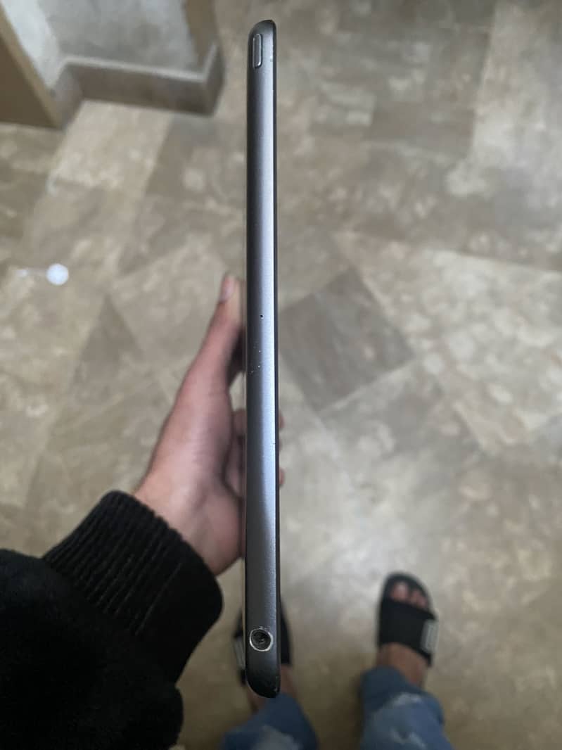 iPad (7th generation) 4