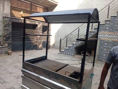 Burger and fries counter