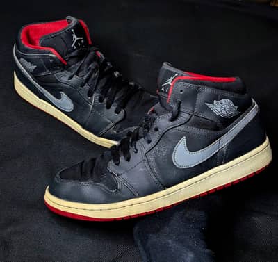 NIKE AIR JORDAN 1 MID