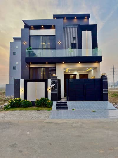 5 MARLA BRAND NEW ULTRA MODERN HOUSE FOR SALE NEAR TO PARK