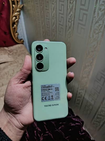 Spark 40 pro plus