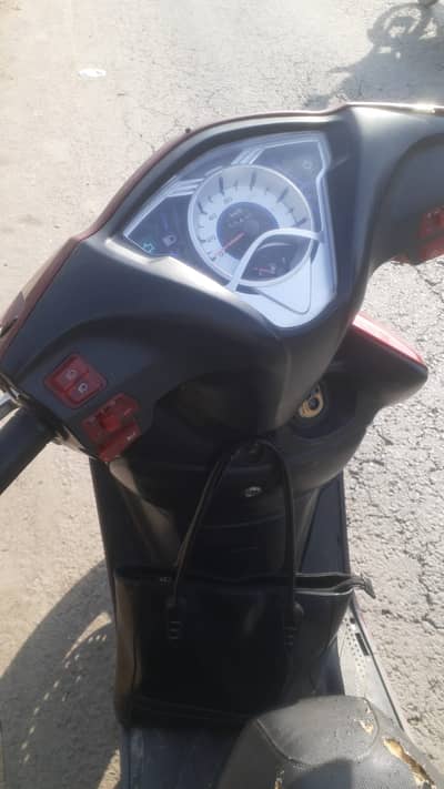 United Scooty 100cc Urgent Sale " No Papers Only Card available "