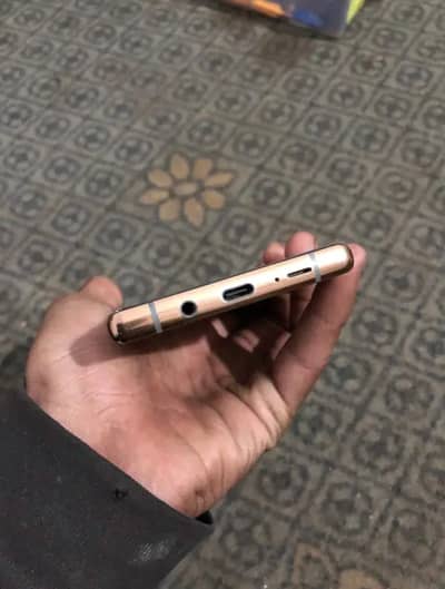 I am selling my phone/+92 304 4422783 just whatsapp contact