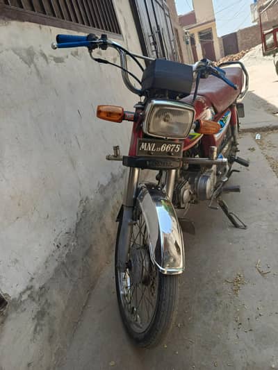 Honda CD70 Bike hai
