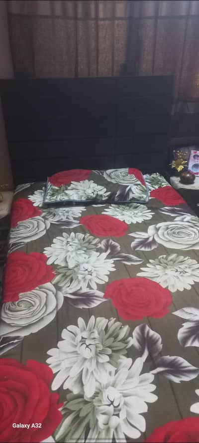 new condition  wooden bed