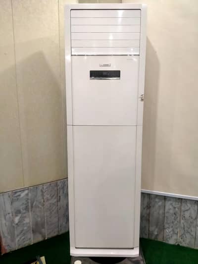 Gree 4 ton minor use neat ad clean