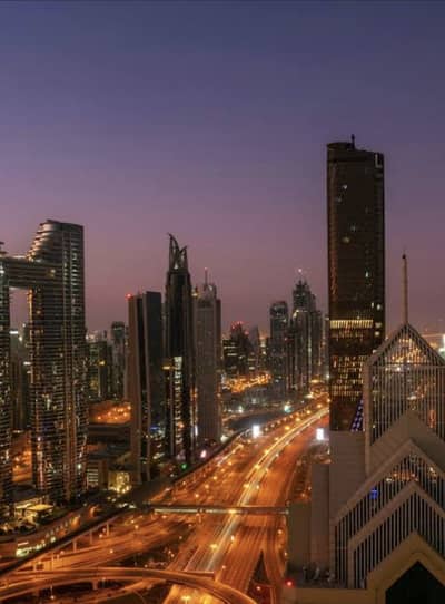 Female Real estate agent in Dubai