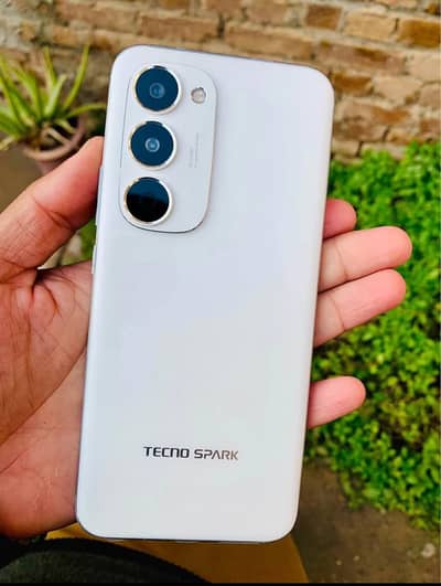 Tecno spark 40 pro plus