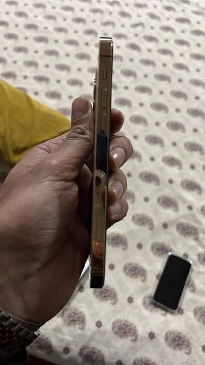 Iphone 12 pro 128 gb gold color