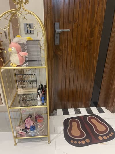 Makeup organizer decoration piece