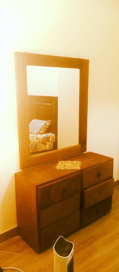 Dressing table with mirror available for Sale. Islamabad