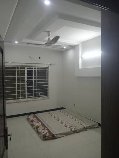 7marla 3beds DD TV lounge kitchen attached baths like brand new house upper portion for rent in G 13 2 islamabad