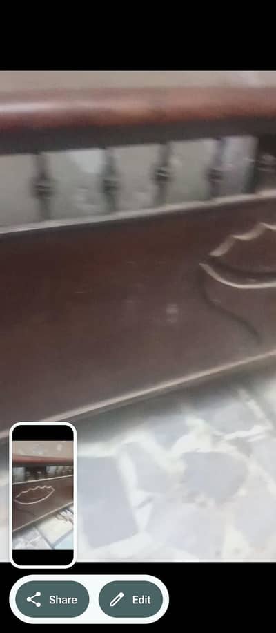 mukmmal lakadi ka bed hai