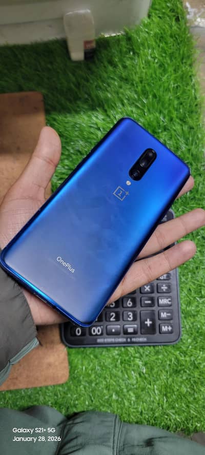 one plus 7pro 8GB to 256GB  10by10 condition no open no repair no dot