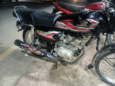 Honda 125 – Model 2024 (Black Color)