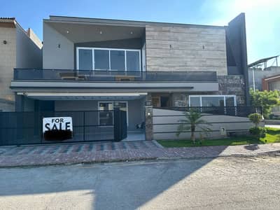 Brand New 17 Marla Croner House