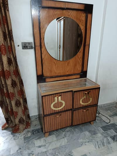 Argent Sale Dressing table Good Condition