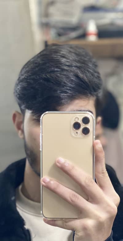 Iphone 11 pro max In Golden colour 64 gb