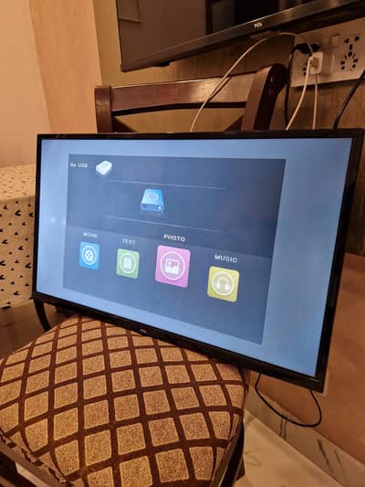 9/10 MINT CONDITION TCL LED TV 32 INCHES