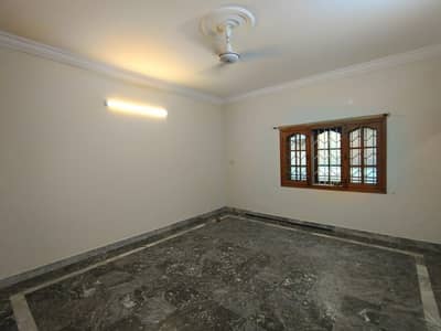 FOR RENT ONE Kanal 3 Beds Upper Portion with Separate Gate I_8/4