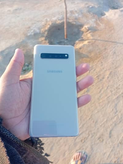 S10 5G 8gb ram 256 Memory