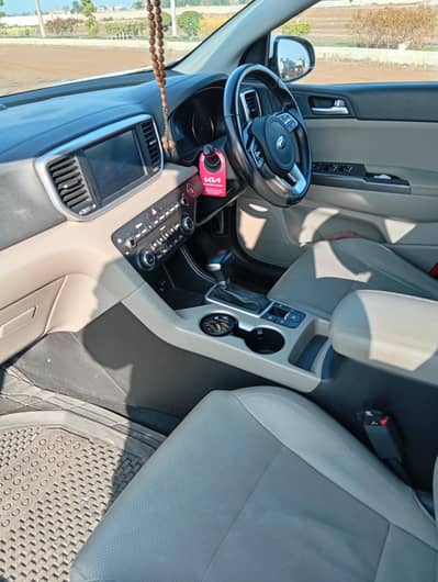 Kia Sportage fwd. brand new car