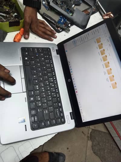 HP Elitebook  840 G2 (07THOOP)