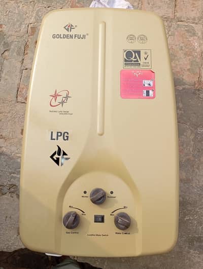 Golden fuji 1 year used best geyser/ slightly used