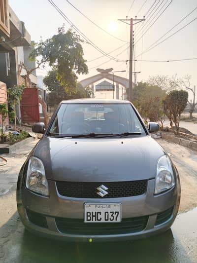 Suzuki Swift 2012 in Showroom condition