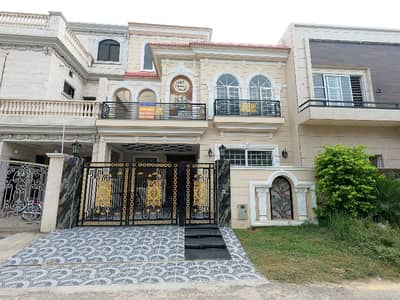 Ideally Located House Of 7 Marla Is Available For sale In Lahore