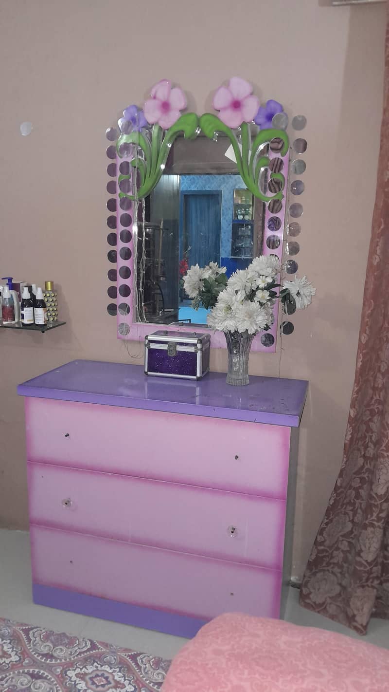 BED WITH SIDE TABLE ,READING TABLE, DRESSING TABLE 4