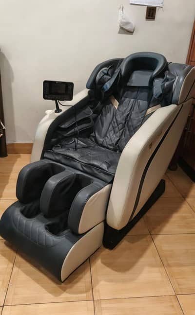 JC Buckman Premium Full Body Massage Chair – Automatic – Like New