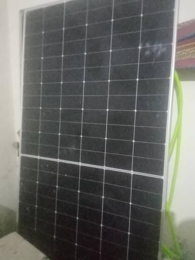 585 watt brand new 2 solar plates jinko and longi