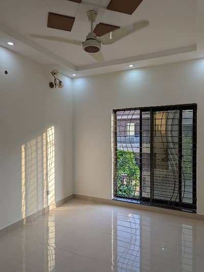 5 Marla House For Sale In Lake City