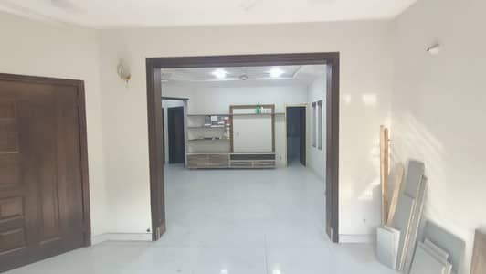 10 MARLA FULL HOUSE FOR RENT IN NESPAK SOCIETY PHASE 3 PRIME LOCATION