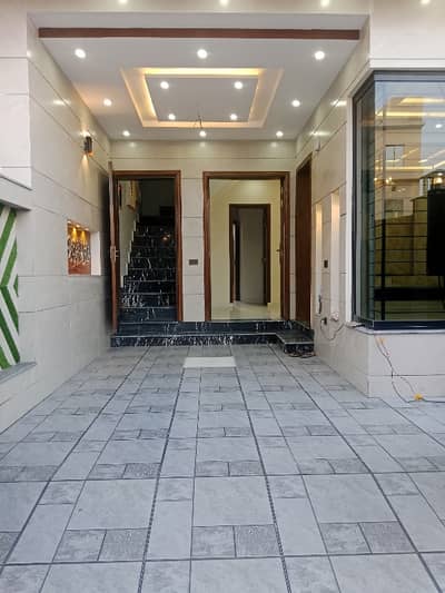 *Etihad Town Phase 1* Main Raiwind Road, Lahore Brand New Facing Park House Available For Rent *Prime Location* And Ideal For Living