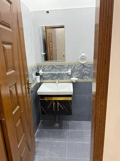 Etihad Town Phase 1 Upper Portion Sized 10 Marla Is Available