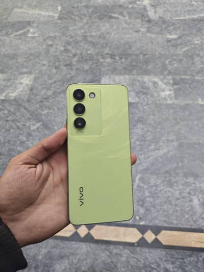 Vivo y100