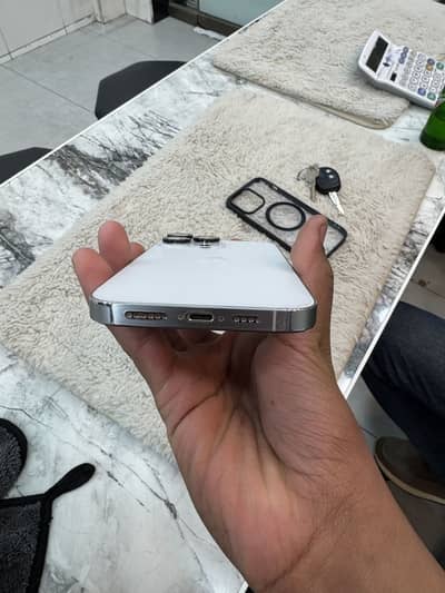 14 pro max 256 pta white 10/10 health 84 original